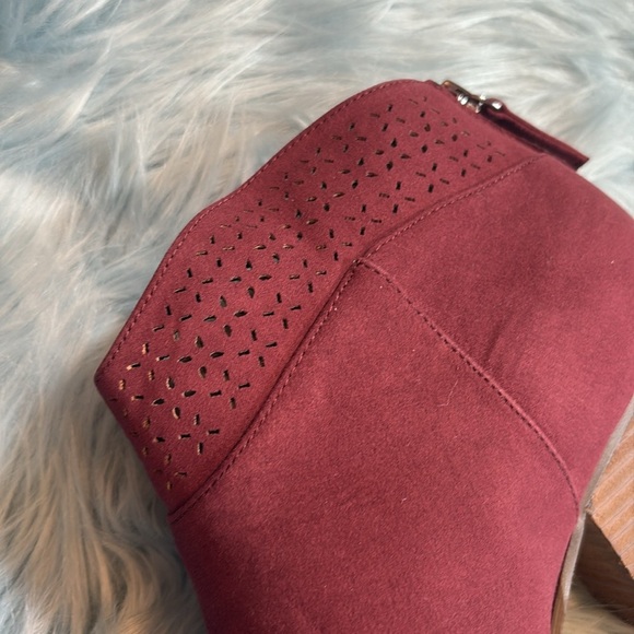 NWT Violet & Red Jackson Lazer Cut Topline Booties in Burgundy - Picture 4 of 11